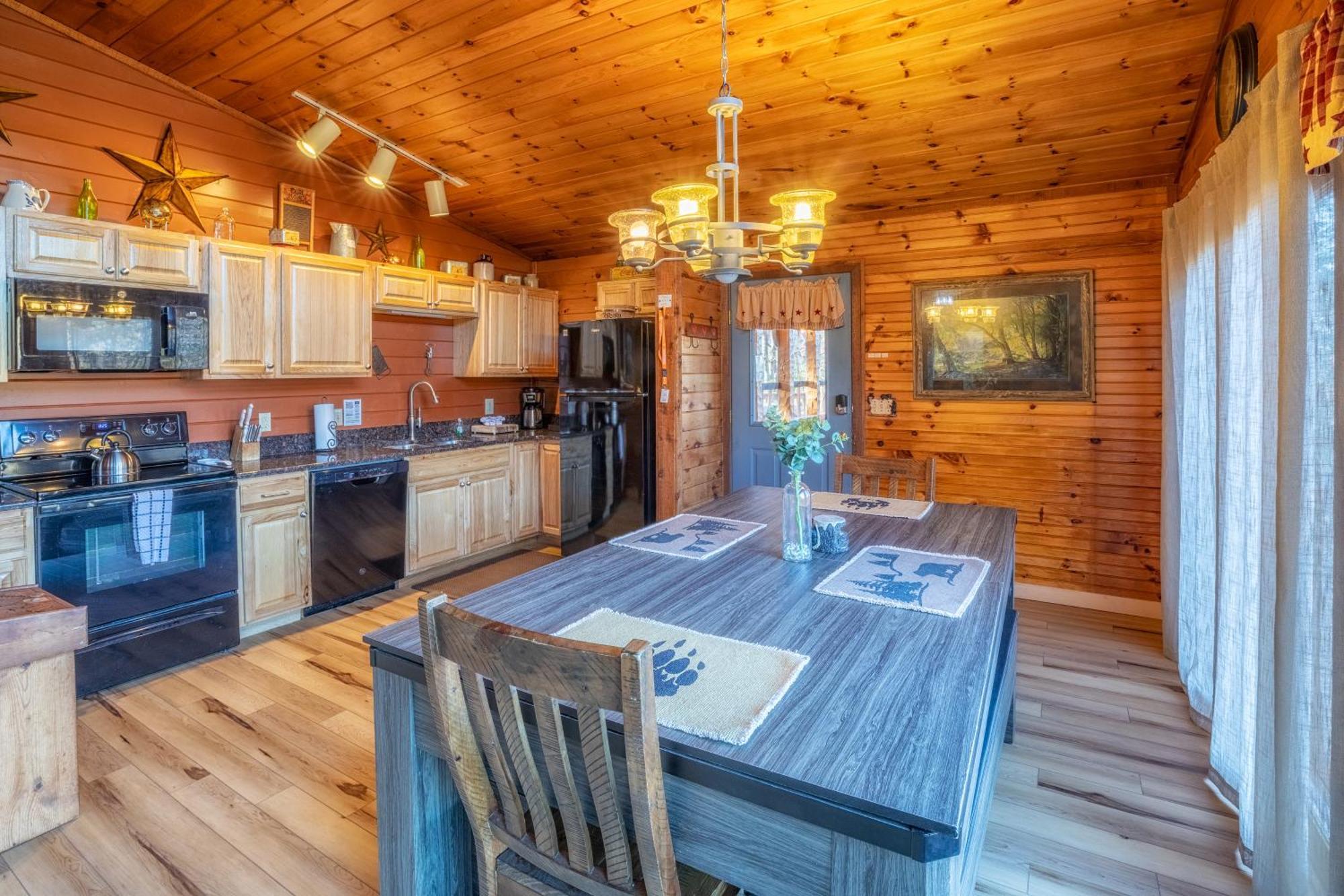 Real Log Cabin With Amazing Views, Hot Tub, Sauna, Games Gatlinburg Eksteriør billede