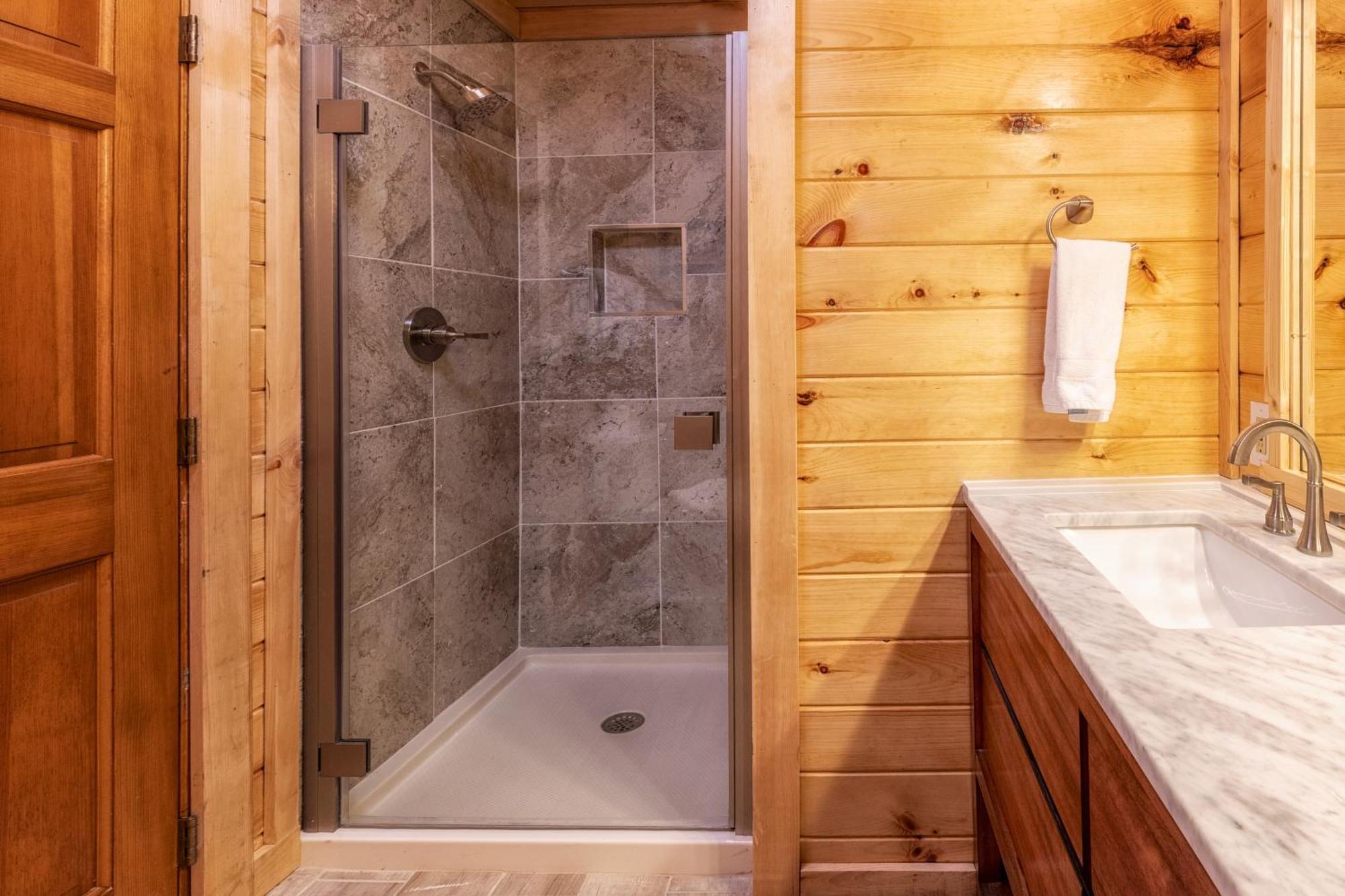 Real Log Cabin With Amazing Views, Hot Tub, Sauna, Games Gatlinburg Eksteriør billede