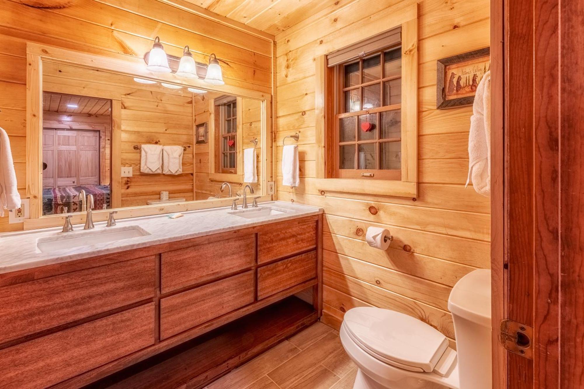 Real Log Cabin With Amazing Views, Hot Tub, Sauna, Games Gatlinburg Eksteriør billede
