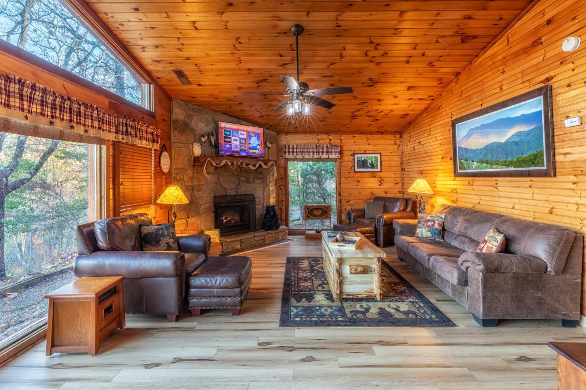 Real Log Cabin With Amazing Views, Hot Tub, Sauna, Games Gatlinburg Eksteriør billede