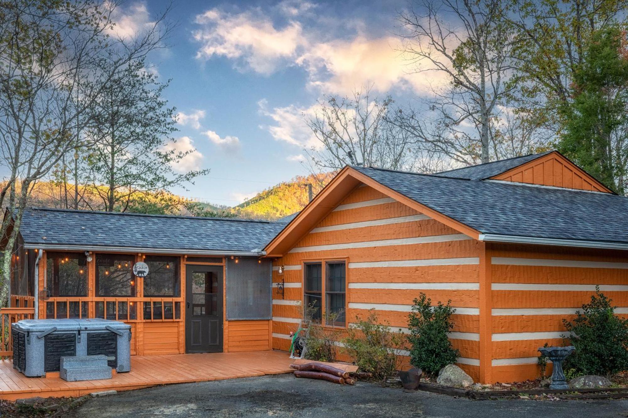 Real Log Cabin With Amazing Views, Hot Tub, Sauna, Games Gatlinburg Eksteriør billede