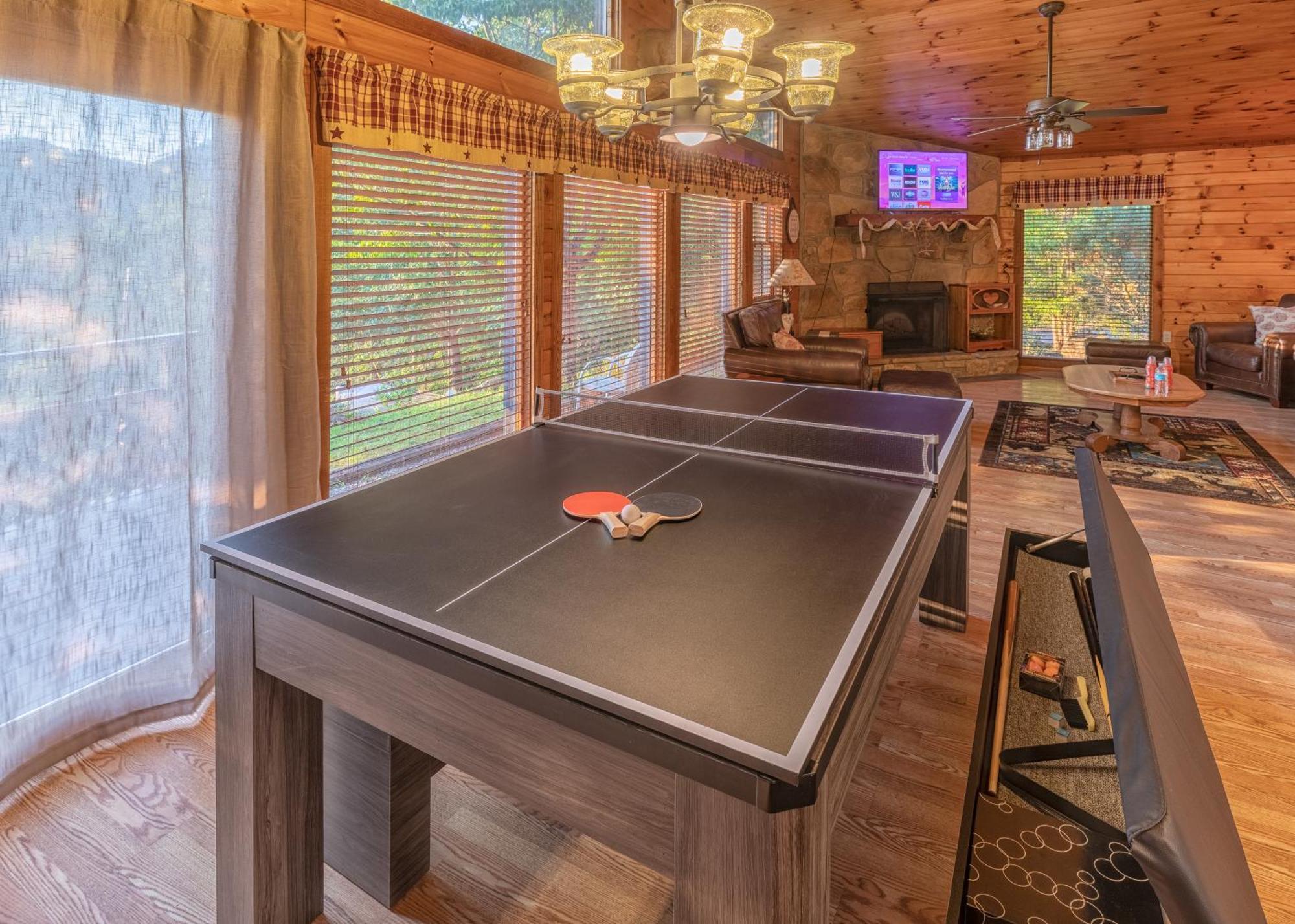 Real Log Cabin With Amazing Views, Hot Tub, Sauna, Games Gatlinburg Eksteriør billede