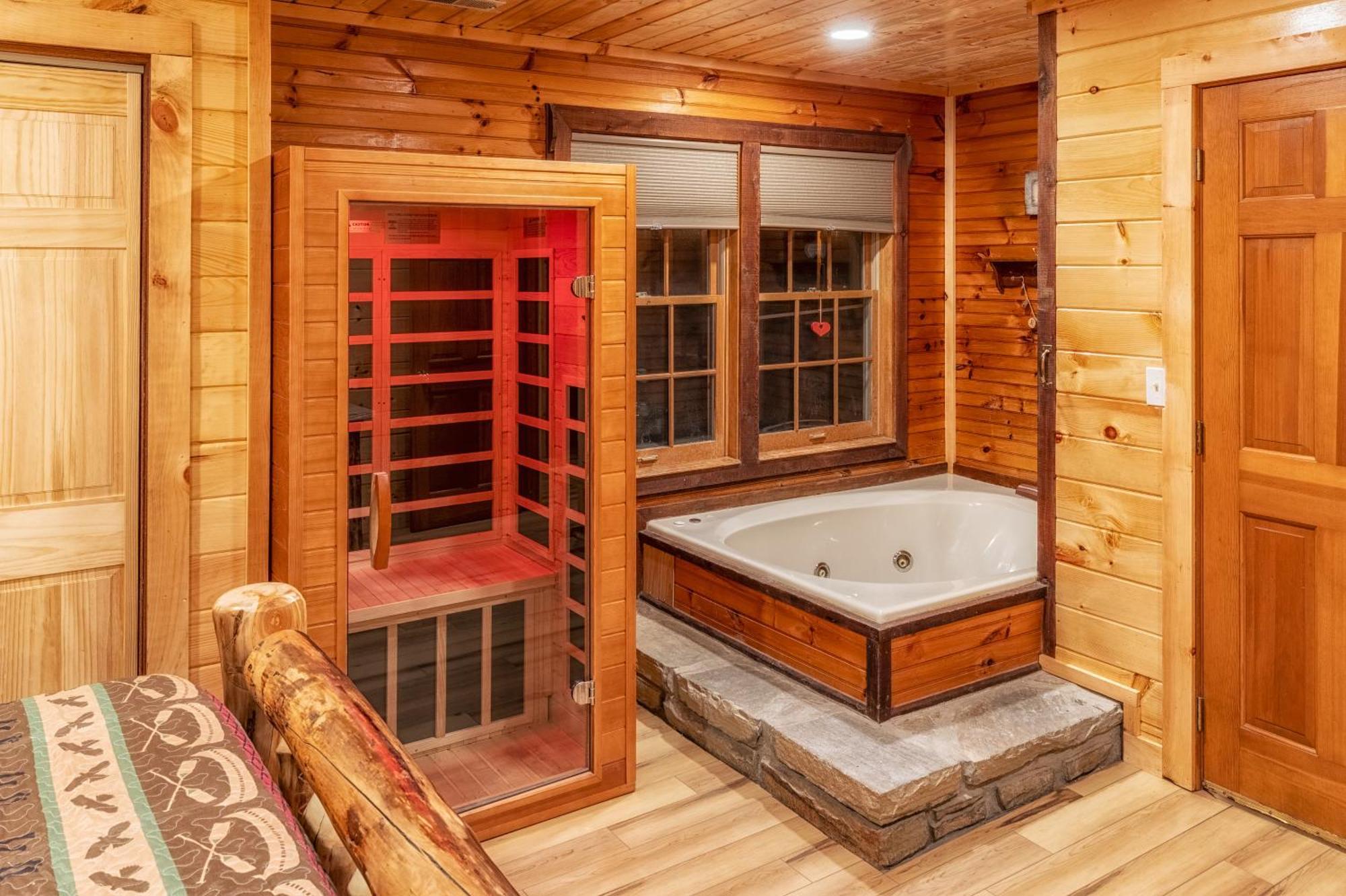 Real Log Cabin With Amazing Views, Hot Tub, Sauna, Games Gatlinburg Eksteriør billede