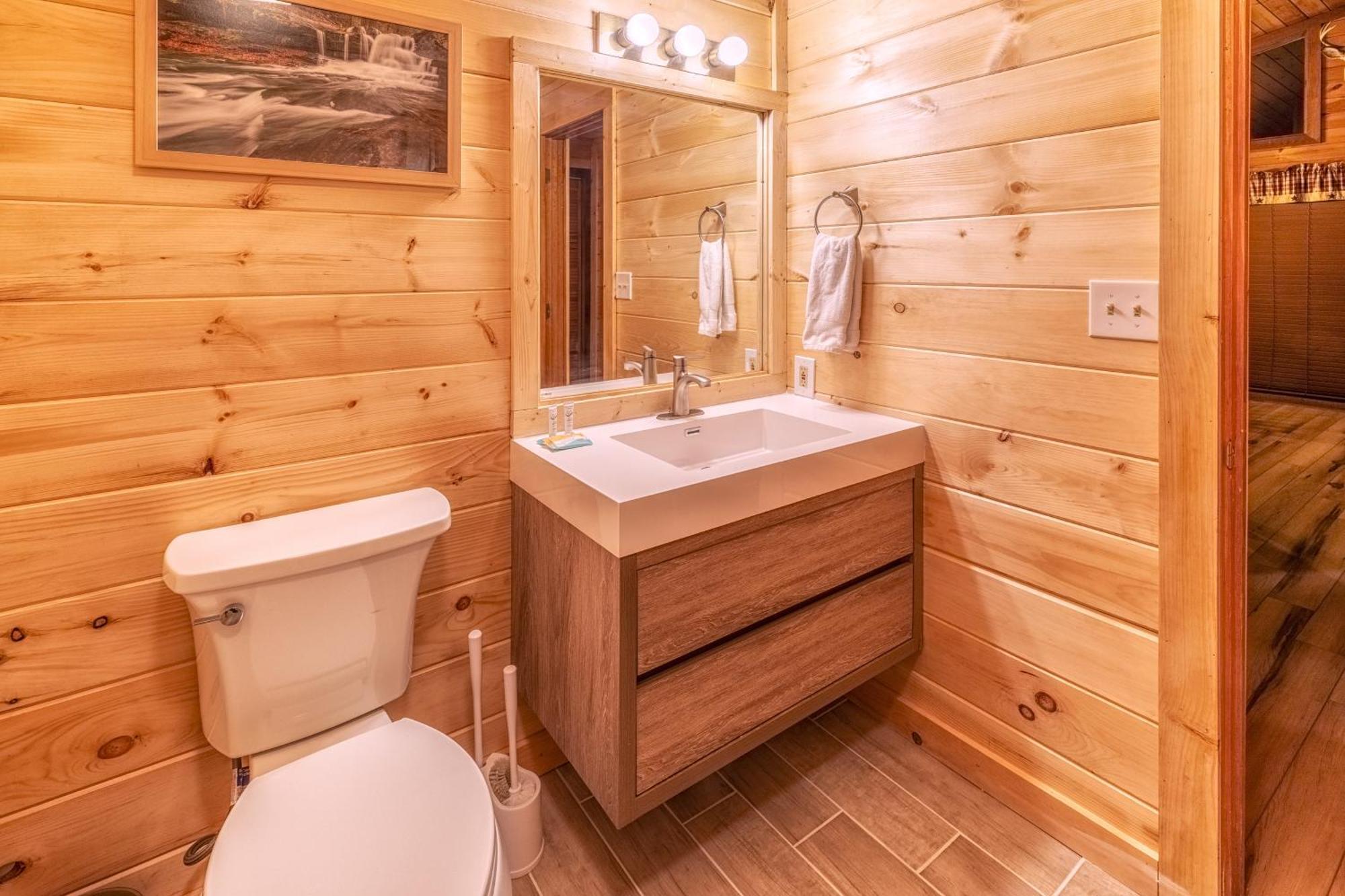 Real Log Cabin With Amazing Views, Hot Tub, Sauna, Games Gatlinburg Eksteriør billede
