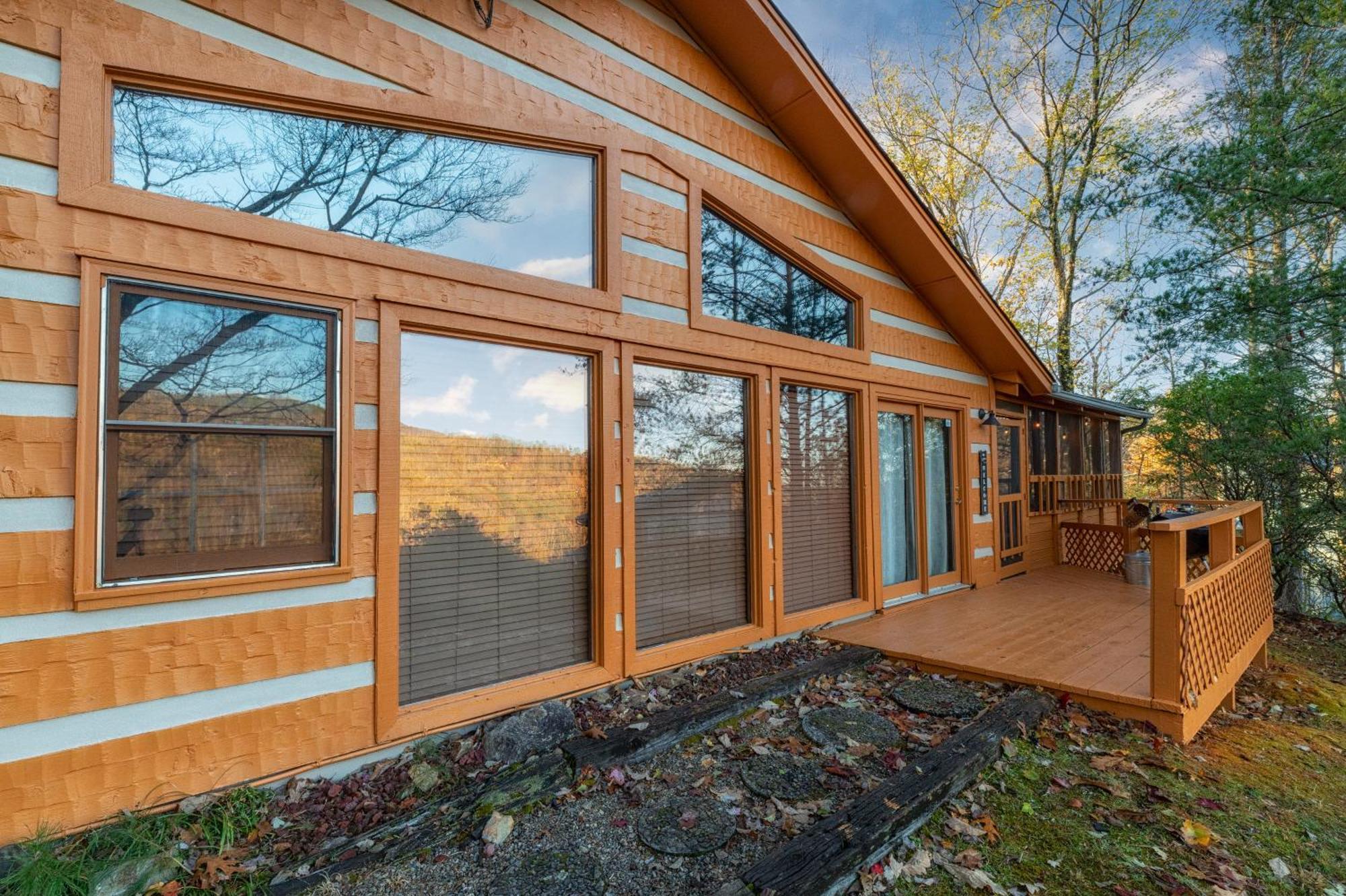 Real Log Cabin With Amazing Views, Hot Tub, Sauna, Games Gatlinburg Eksteriør billede