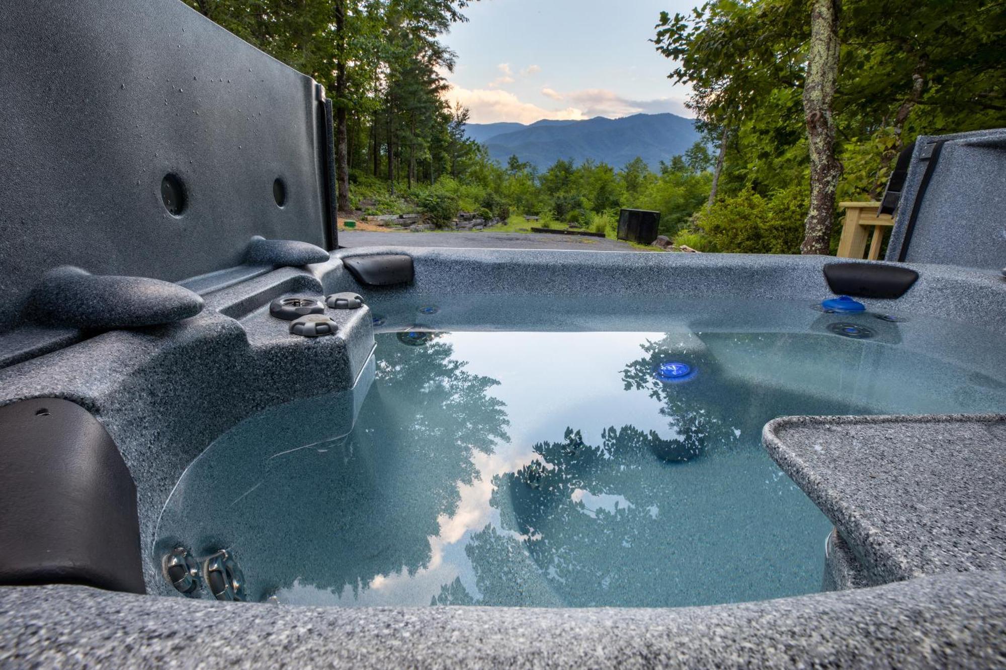 Real Log Cabin With Amazing Views, Hot Tub, Sauna, Games Gatlinburg Eksteriør billede