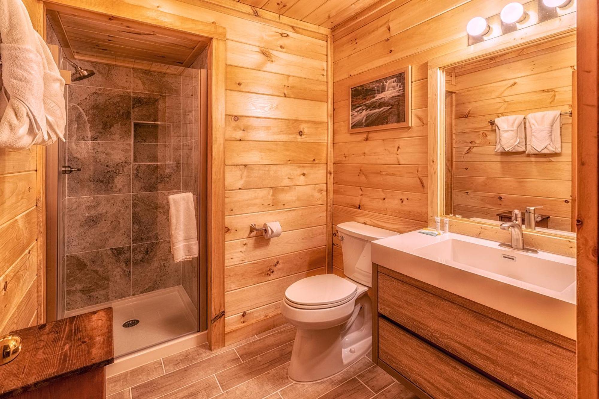 Real Log Cabin With Amazing Views, Hot Tub, Sauna, Games Gatlinburg Eksteriør billede
