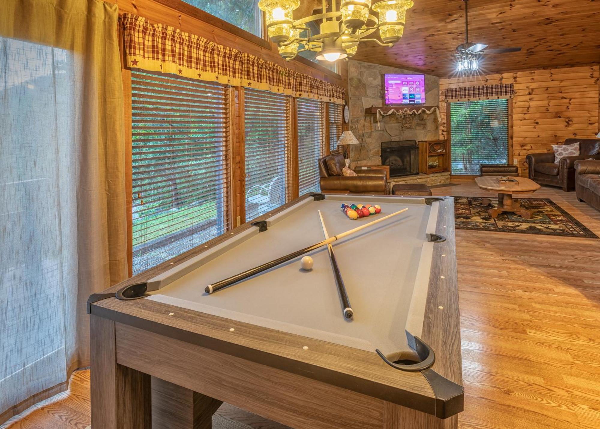 Real Log Cabin With Amazing Views, Hot Tub, Sauna, Games Gatlinburg Eksteriør billede