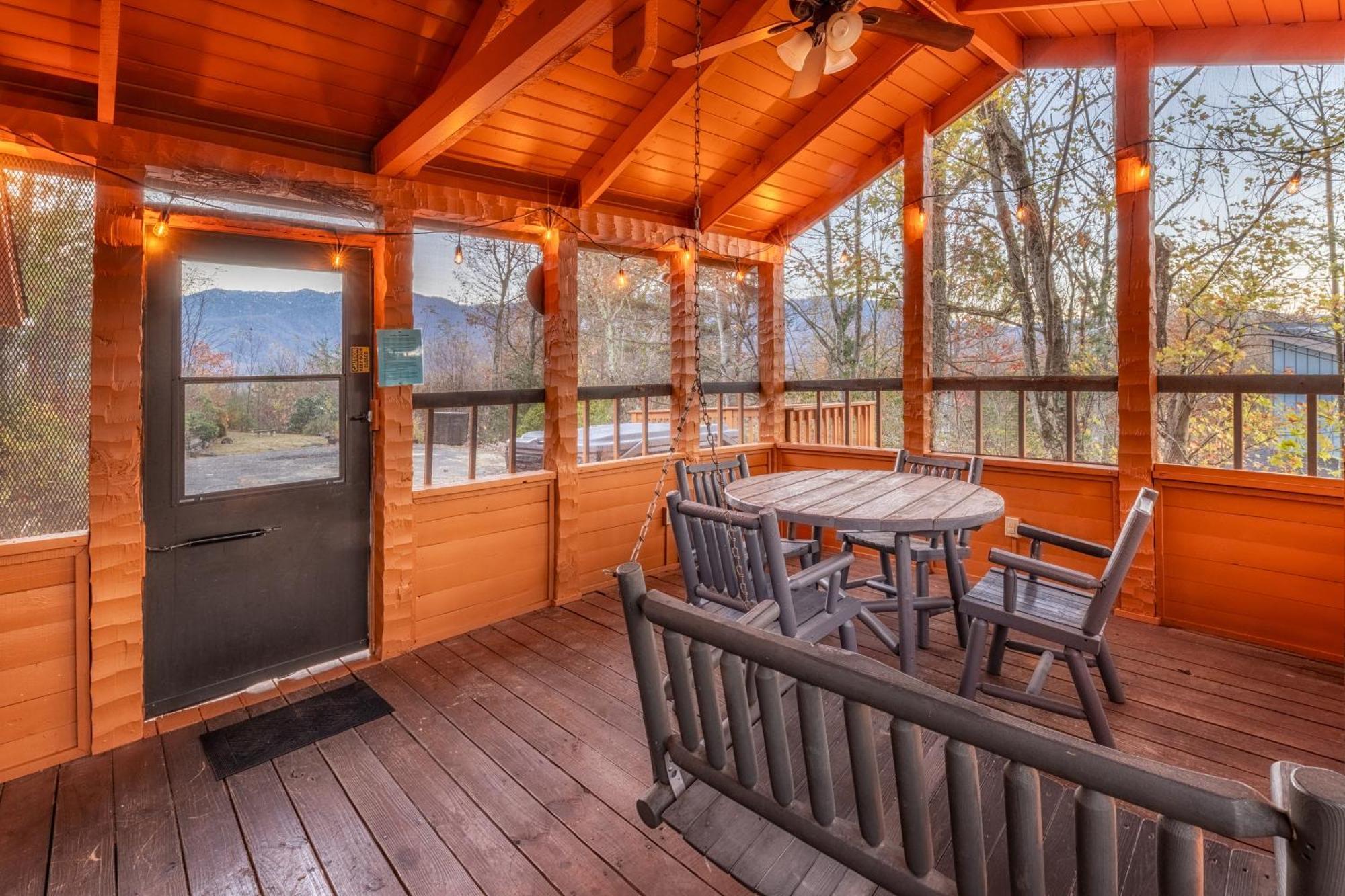 Real Log Cabin With Amazing Views, Hot Tub, Sauna, Games Gatlinburg Eksteriør billede