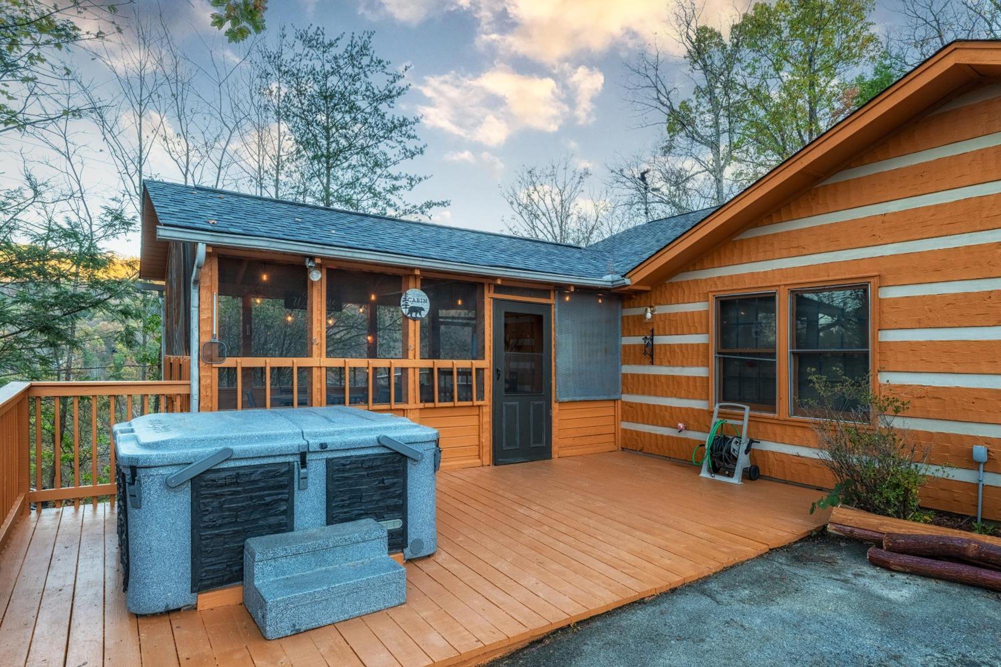 Real Log Cabin With Amazing Views, Hot Tub, Sauna, Games Gatlinburg Eksteriør billede
