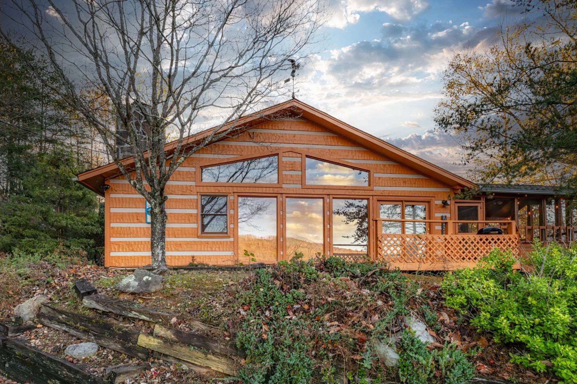 Real Log Cabin With Amazing Views, Hot Tub, Sauna, Games Gatlinburg Eksteriør billede